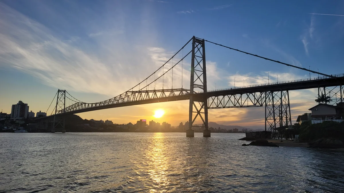 Ponte Hercílio Luz em Florianópolis, um dos destaques do Floripa Icônica