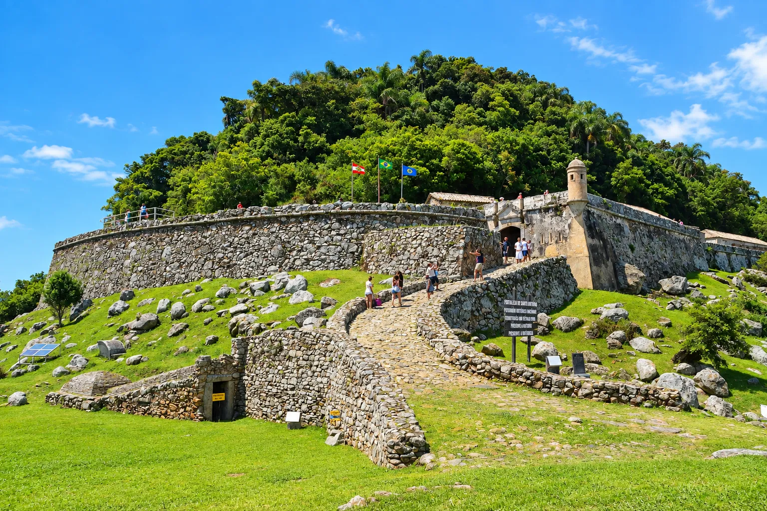 Passeio de barco pelas fortalezas de Florianópolis