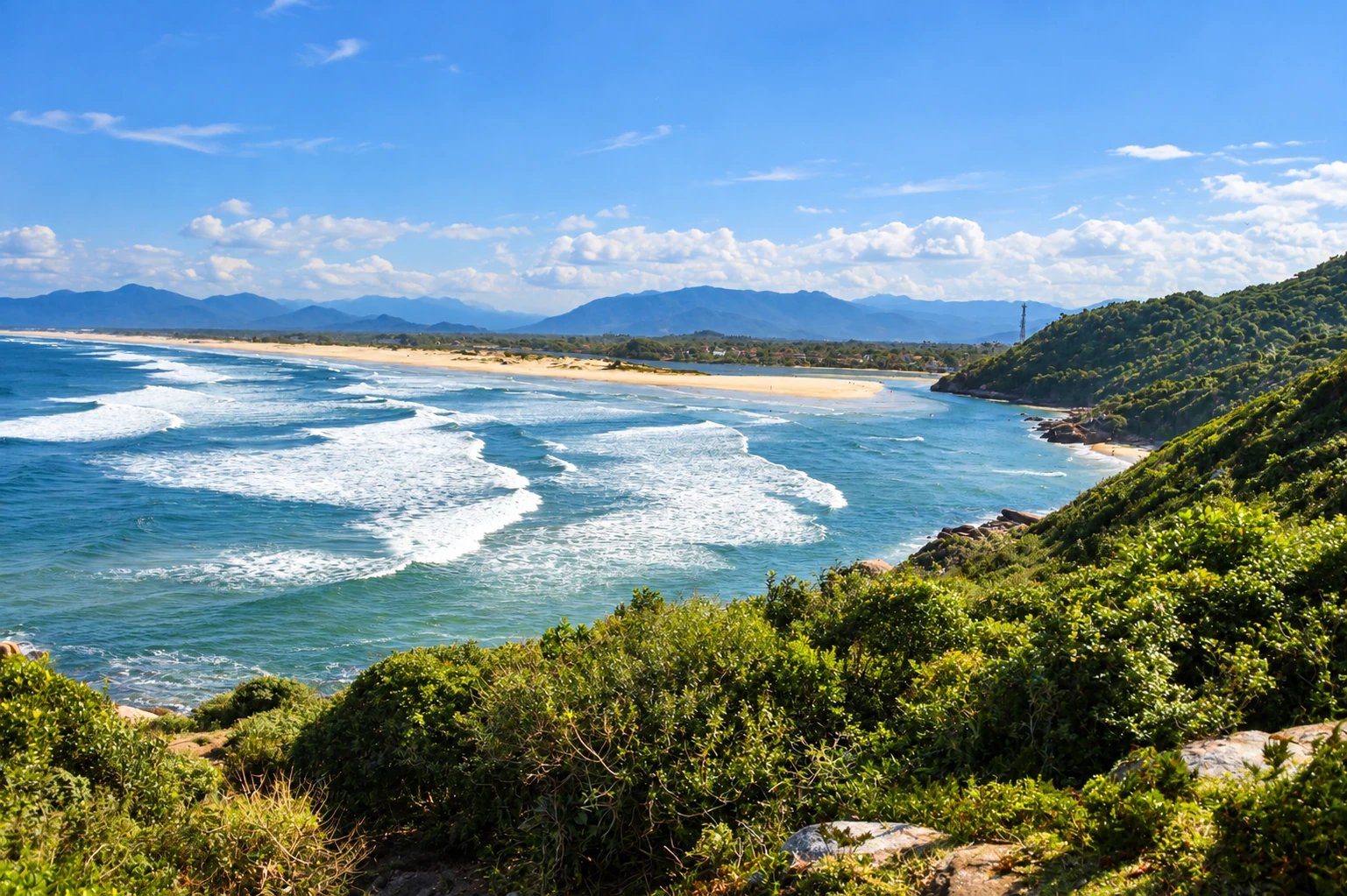 Guarda do Embaú, uma das praias próximas a Florianópolis