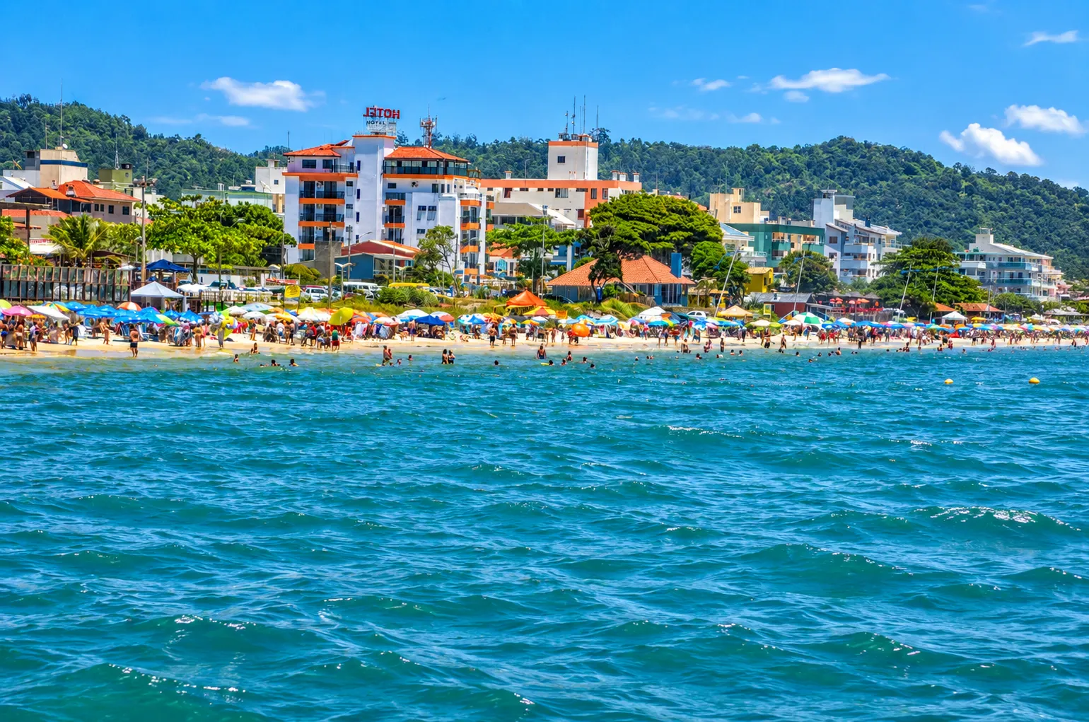 Praia de Canasvieiras em Florianópolis