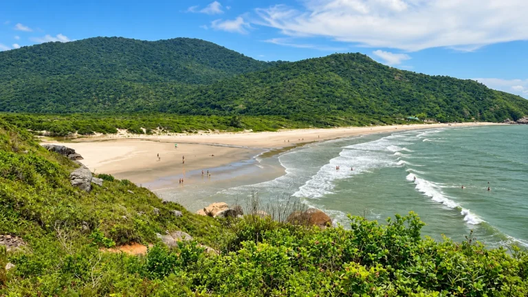 Praia e Trilha de Naufragados