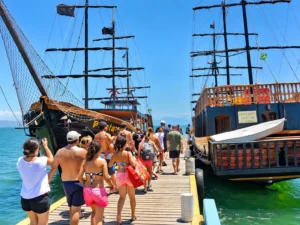 Passeio no Barco Pirata em Canasvieiras